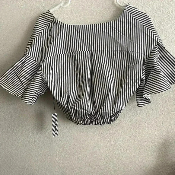 🆕Stripped Flounce Crop Top Twist Front S🆕 - Picture 3 of 10